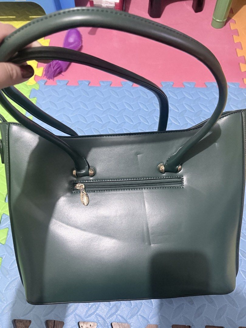 Green Shoulder Bag (Category: Shoulder Bags) located in Mandaluyong City. Submitted by sandarah (Listing ID 1460871134, Image 3). Description: -Green Shoulder Bag -Includes 2 long strap -Flower design in-front and plain at the back .