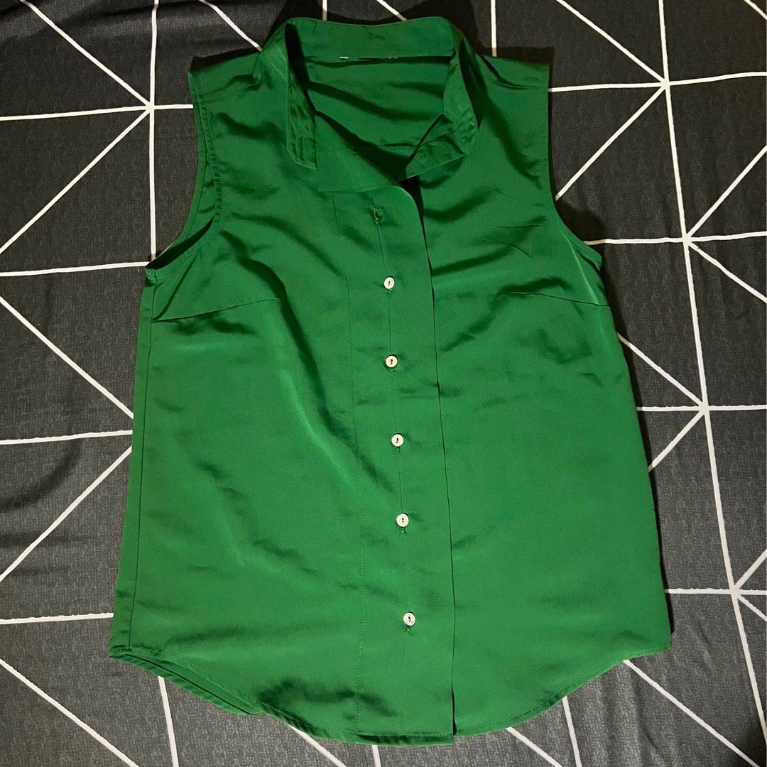 Green Sleeveless Button-Up Top (Category: Sleeveless) located in Marikina City. Submitted by preloved.mana (Listing ID 1460776616, Image 1). Description: - H&M at wash tag, with spare button - size small to semi med MOP: gcash, maya MOD: jnt, lalamove LOC: marikina.