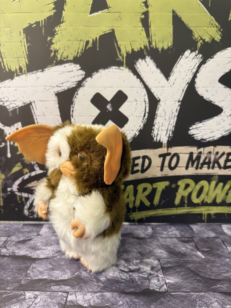 Gremlins 2 gizmo mogwai 8 inches (Category: Figurines & Statues) located in Taguig. Submitted by fart_toys (Listing ID 1460904501, Image 3). Description: GREMLiNS 2 The New Batch Gizmo Mogwai 8”Vintage 1997.