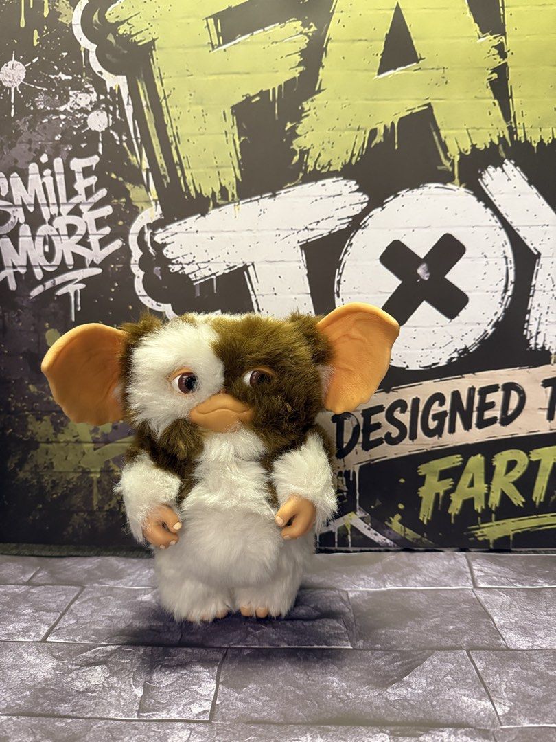 Gremlins 2 gizmo mogwai 8 inches (Category: Figurines & Statues) located in Taguig. Submitted by fart_toys (Listing ID 1460904501, Image 1). Description: GREMLiNS 2 The New Batch Gizmo Mogwai 8”Vintage 1997.