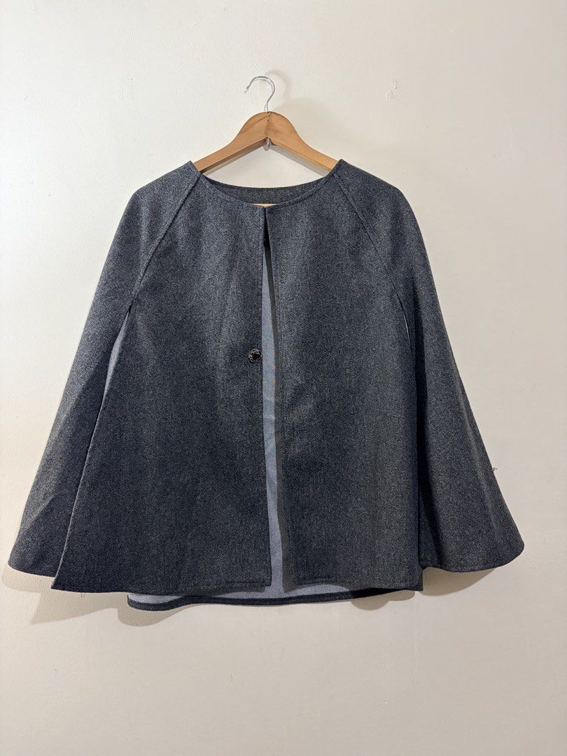 Grey Poncho (Category: Coats, Jackets and Outerwear) located in Pasig City. Submitted by shopsmart.mnl (Listing ID 1460913620, Image 2). Description: Bought from someone sa Japan for Dummies FB page In great condition No brand.