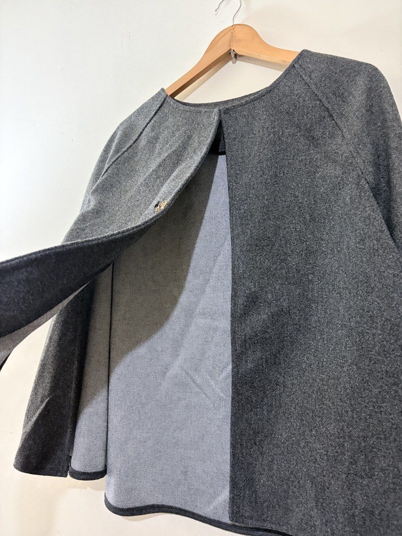 Grey Poncho (Category: Coats, Jackets and Outerwear) located in Pasig City. Submitted by shopsmart.mnl (Listing ID 1460913620, Image 3). Description: Bought from someone sa Japan for Dummies FB page In great condition No brand.