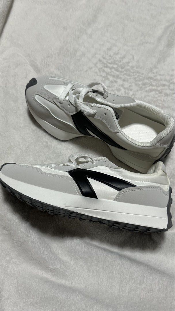 Grey White Black Sneakers (Category: Sneakers) located in Pasig City. Submitted by lunaris3417 (Listing ID 1460817746, Image 2). Description: - Features black accents on the side - Lace-up closure for a secure fit - Comfortable for everyday wear - Ideal for casual outfits - Reason for selling: Does not fit.