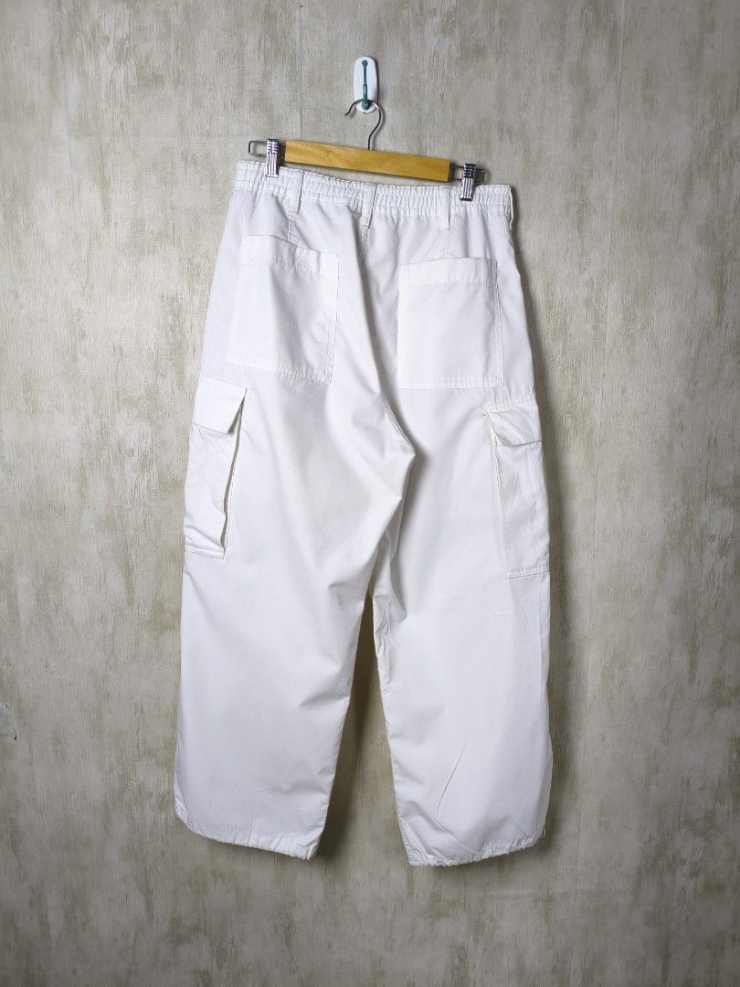 GU Cargo Balloon Pants (Category: Trousers) located in Naga. Submitted by genthrift3 (Listing ID 1460832154, Image 3). Description: GU Baggy cargo pants condition 10/10 color rate 10/10 Issue None Waist 28-32 Length 39 leg hole 10.