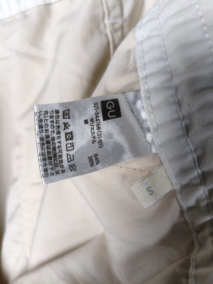 GU Cargo Balloon Pants (Category: Trousers) located in Naga. Submitted by genthrift3 (Listing ID 1460832154, Image 2). Description: GU Baggy cargo pants condition 10/10 color rate 10/10 Issue None Waist 28-32 Length 39 leg hole 10.