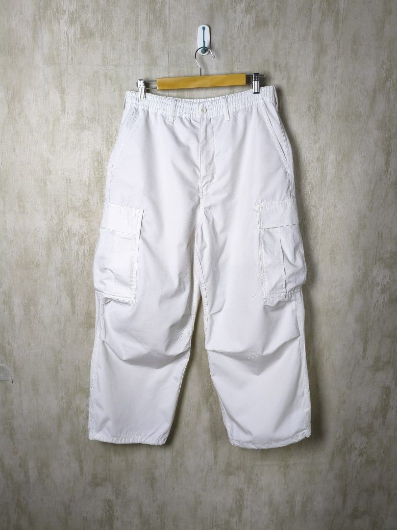 GU Cargo Balloon Pants (Category: Trousers) located in Naga. Submitted by genthrift3 (Listing ID 1460832154, Image 1). Description: GU Baggy cargo pants condition 10/10 color rate 10/10 Issue None Waist 28-32 Length 39 leg hole 10.