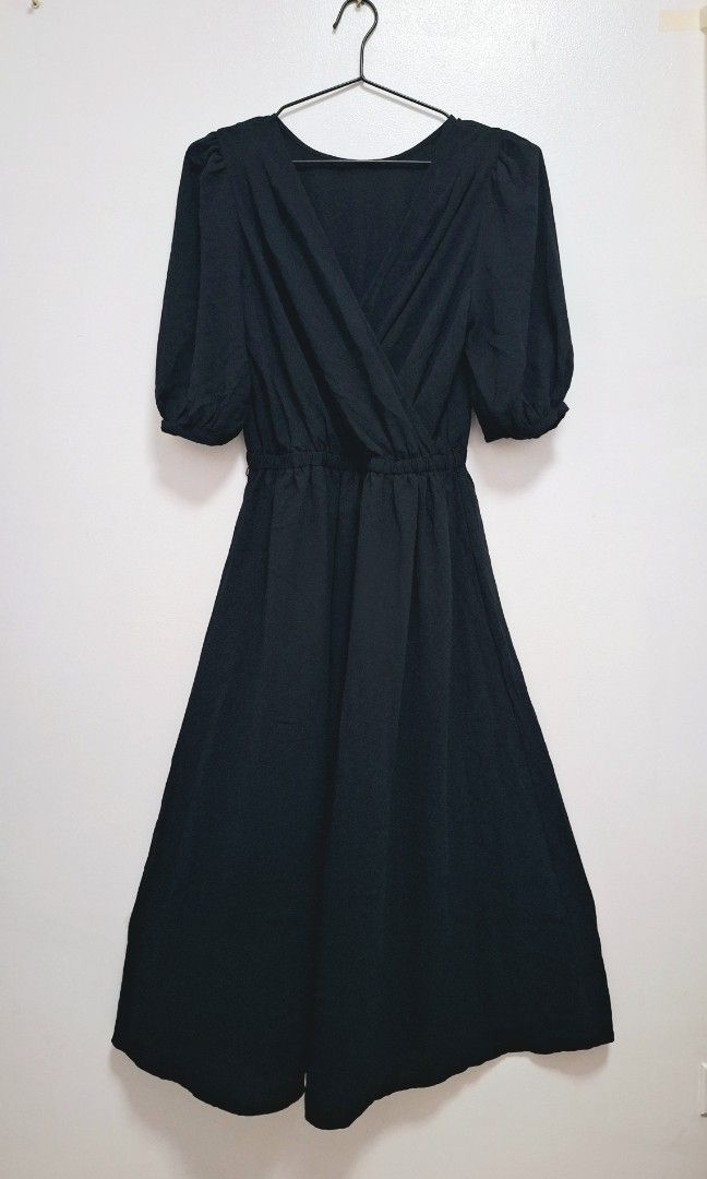 GU Black Midi Dress (Category: Dresses) located in La Trinidad. Submitted by styled.traded (Listing ID 1460815887, Image 1). Description: Bust up to 29" L 47" (from shoulders) W up to 30".