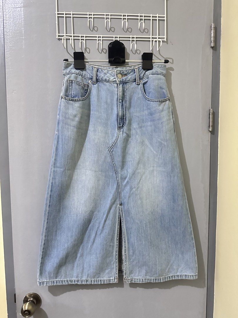 GU denim skirt (Category: Skirts) located in Quezon City. Submitted by featherdarling (Listing ID 1460800168, Image 1). Description: waist: fits 30 inches pretty cute not ukay.