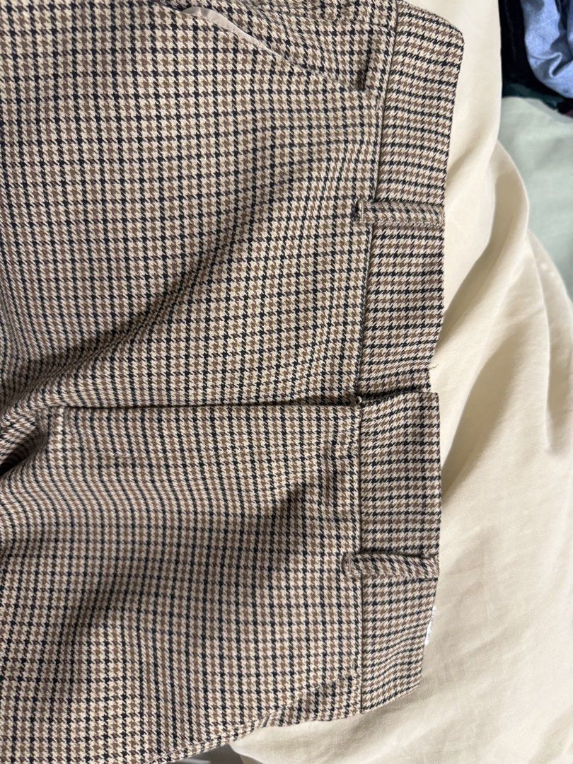 GU Houndstooth Trousers (Category: Jeans) located in Pasig City. Submitted by yshishopping (Listing ID 1460831039, Image 2). Description: M on tag, but runs small super ganda when worn but doesn’t fit me anymore :<.