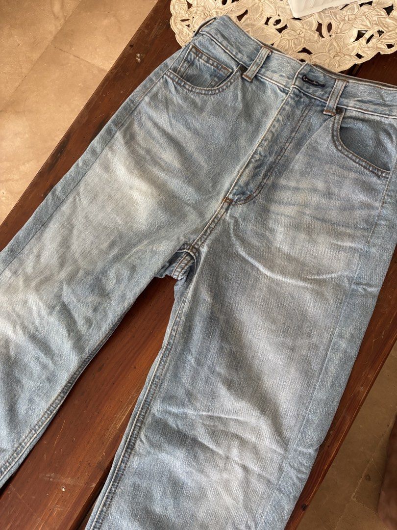 GU Light Wash Denim Jeans (Category: Jeans) located in Calamba. Submitted by s3r3s4 (Listing ID 1460747329, Image 1). Description: Waist - 25 inches Hips - 34 inches Length - 38 inches - GU Light Wash Denim Jeans - Straight Leg Fit - Classic Five-Pocket Styling - Button and Zip Fly Closure - Made from 100% Cotton - Perfect staple piece for your wardrobe.