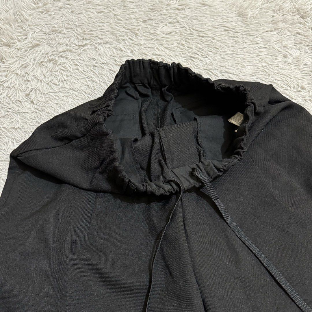 GU MEN’S BALOON PANTS (Category: Trousers) located in Manila. Submitted by thrifthing_121102 (Listing ID 1460904068, Image 2). Description: GU MEN’S BALOON PANTS •SIZE: LARGE •WAIST - 30-36” •LENGTH - 39” •HEM - 7.5” •EXCELLENT CONDITION •NO ISSUES ₱499 + SF ✅All items are in excellent to new condition. ✅Color may vary due to lighting. 📦J&T Express or Lalamove Shipping. 💸Gcash Payment. 📍Moonwalk, Paranaque City.