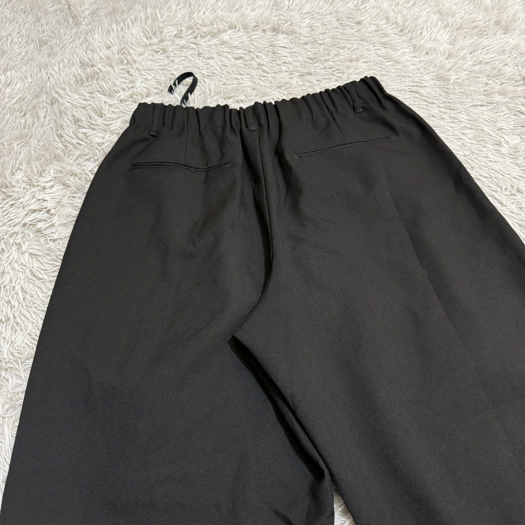 GU MEN’S BALOON PANTS (Category: Trousers) located in Manila. Submitted by thrifthing_121102 (Listing ID 1460904068, Image 3). Description: GU MEN’S BALOON PANTS •SIZE: LARGE •WAIST - 30-36” •LENGTH - 39” •HEM - 7.5” •EXCELLENT CONDITION •NO ISSUES ₱499 + SF ✅All items are in excellent to new condition. ✅Color may vary due to lighting. 📦J&T Express or Lalamove Shipping. 💸Gcash Payment. 📍Moonwalk, Paranaque City.