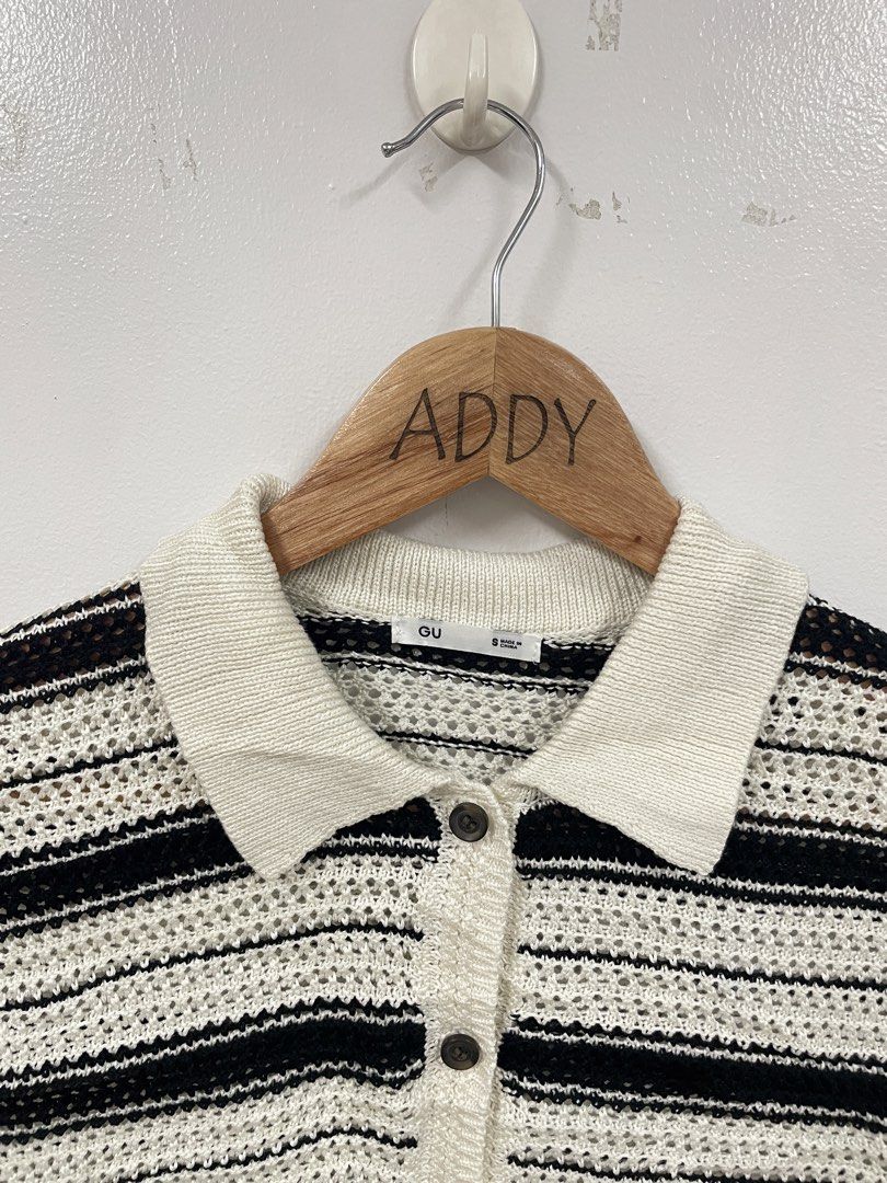 GU Openwork striped knit shirt (short sleeves) (Category: Others Tops) located in Mexico. Submitted by addyshane78413 (Listing ID 1460725947, Image 3). Description: GU Openwork striped knit shirt (short sleeves) Color: natural/black Medium on tag W:17 L: 18.5 MOP: Gcash ✅ Mine Now, Pay Now ✅ First to Pay, Gets the Item ❌No rush shipping 📍 PAMPANGA Courier: JnT 🚚🚚 PM 💌💌 .