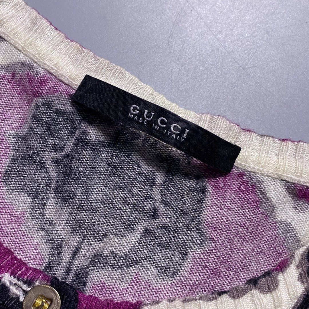 Gucci Abstract Knit Cardigan (Category: Luxury Accessories) located in Bacolod City. Submitted by quiarakazelxx (Listing ID 1460916743, Image 3). Description: Size: Small fit Width: 17.5 Length: 23 Flaws: Small Stain (needwash) •Cut Washtag✂️ Pm to purchase📩.