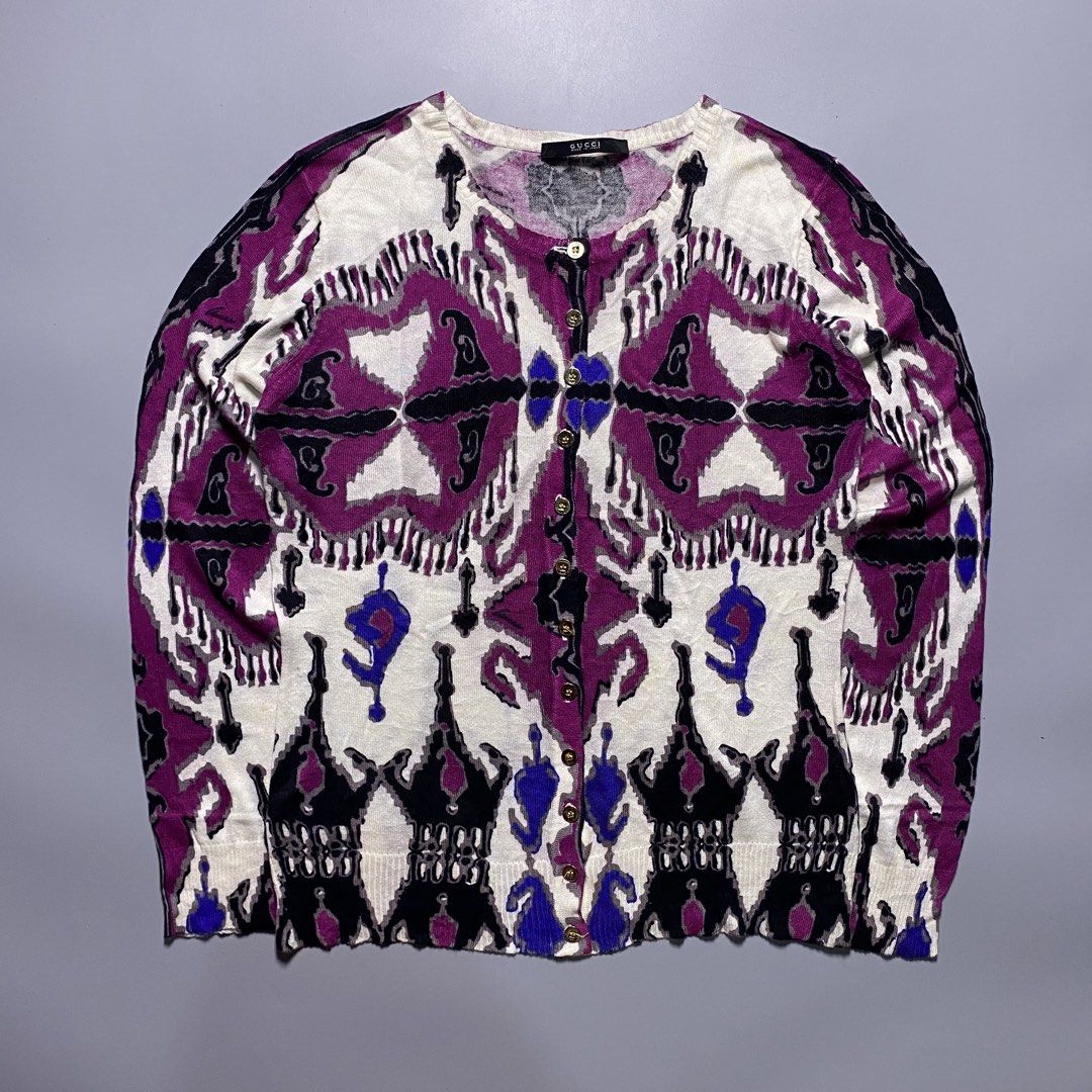 Gucci Abstract Knit Cardigan (Category: Luxury Accessories) located in Bacolod City. Submitted by quiarakazelxx (Listing ID 1460916743, Image 1). Description: Size: Small fit Width: 17.5 Length: 23 Flaws: Small Stain (needwash) •Cut Washtag✂️ Pm to purchase📩.