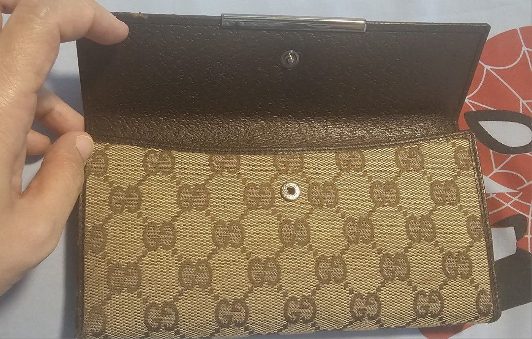 Gucci GG Canvas Long Flap Wallet (Category: Luxury Bags & Wallets) located in Manila. Submitted by fanta0923 (Listing ID 1460722853, Image 3). Description: Authentic — Controllato card included Size: Long / bi-fold — fits all currencies & cards Condition: Used with care. Visible gentle wear on leather tab & trim — no major damage, no lining issues, fully functional. Inclusions: Wallet + Controllato card.