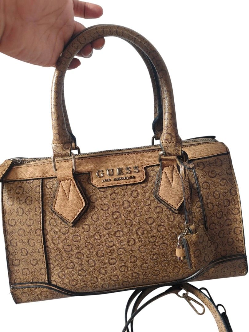 Guess aviana two way (Category: Luxury Bags & Wallets) located in Binan City. Submitted by chinitasjapanbags (Listing ID 1460827329, Image 2). Description: two way pvc type.