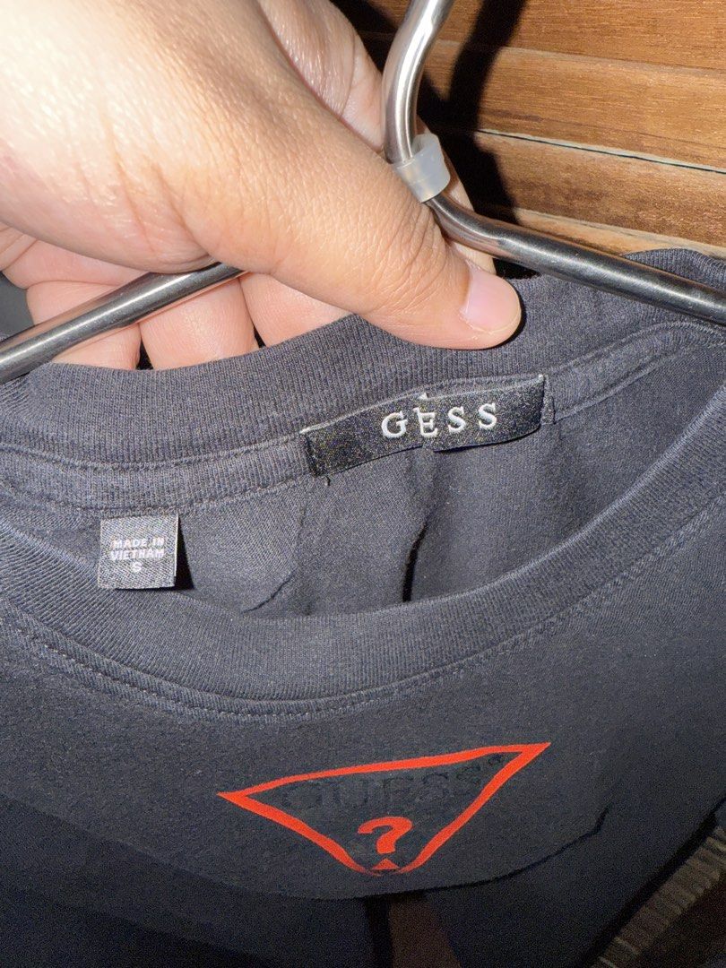 Guess shirt (Category: Shirts) located in San Pedro. Submitted by vennizventura (Listing ID 1460767672, Image 3). Description: Size S in tag but can fit up to Medium Guaranteed authentic Tastas yung lining Please note: Color may slightly vary in photos due to lighting. 😊.