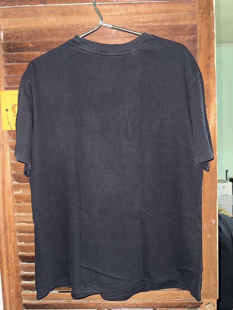 Guess shirt (Category: Shirts) located in San Pedro. Submitted by vennizventura (Listing ID 1460767672, Image 2). Description: Size S in tag but can fit up to Medium Guaranteed authentic Tastas yung lining Please note: Color may slightly vary in photos due to lighting. 😊.
