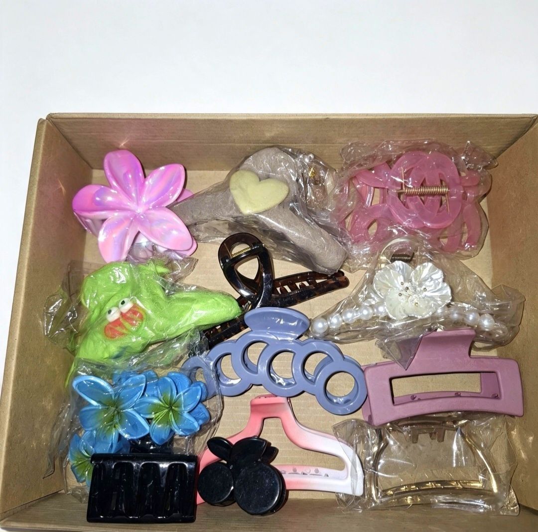 Hair Claw Clips Set - Per box (Category: Hair Accessories) located in Quezon City. Submitted by ana-chan (Listing ID 1460825681, Image 2). Description: Bundle of assorted hair claw clips! Includes various styles like flowers, geometric, and classic shapes, some with pearl or heart details. Perfect for any hairstyle and outfit. Individually packaged. 2 boxes available 499php -per box.