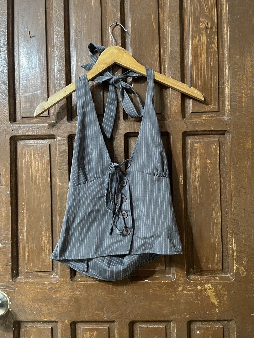 Halter top (Category: Sleeveless) located in Caloocan City. Submitted by loveshanks (Listing ID 1460749707, Image 1). Description: used once.