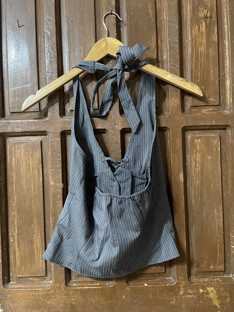 Halter top (Category: Sleeveless) located in Caloocan City. Submitted by loveshanks (Listing ID 1460749707, Image 2). Description: used once.