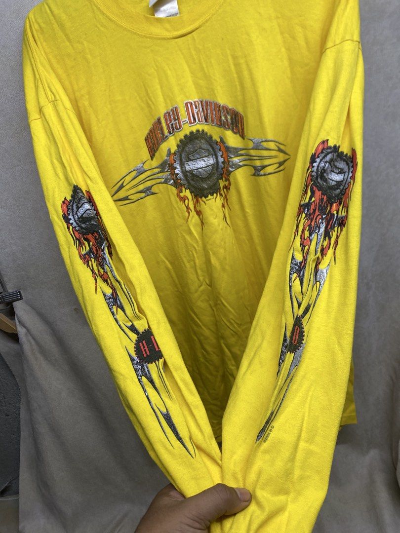 Harley Davidson - Vintage Flame Longsleeves (Category: Activewear) located in Valenzuela. Submitted by rektasource.ph (Listing ID 1460859690, Image 3). Description: Harley Davidson - Vintage Flame Longsleeves Length: 31.5 Armpit to armpit: 25.5.