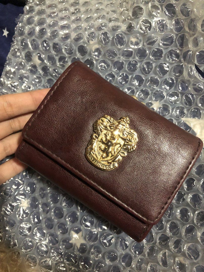 Harry Potter × FLAPPER Hogwarts House Emblem Clasp Wallet, (Category: Wallets & Card holders) located in Manila. Submitted by pure_an.preloved (Listing ID 1460731955, Image 3). Description: Orig price around 5k, bought in japan.