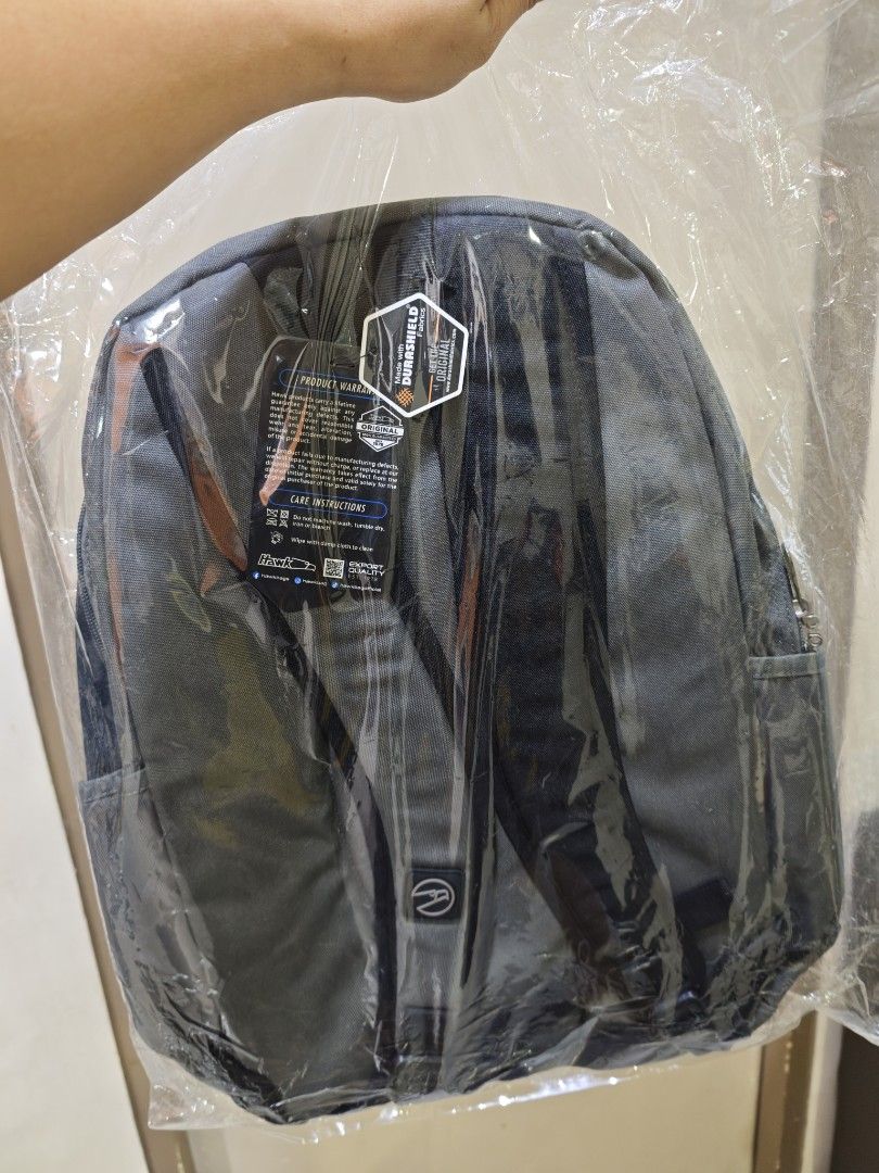 Hawk Backpack Brand new - Grey/Black & Navy Blue (Category: Backpacks) located in Bacoor. Submitted by sharotto (Listing ID 1460809207, Image 2). Description: - Available in Grey and Navy Blue - Brand new, sealed in original packaging - Durnashield water-repellent coating for protection - Care instructions included on tags - Ideal for school, work, or everyday adventures MALAKI KASYA BOOKS AND LONG FOLDER LOCATION: MOLINO 3 BACOOR CAVITE 1,999 PR