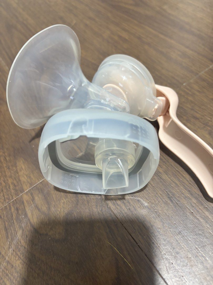 Hegen Manual Breast Pump (Category: Breastfeeding & Bottle Feeding) located in Pasig City. Submitted by 7preloved (Listing ID 1460814156, Image 2). Description: - Breast pump flange set attachment for Hegen bottle - Clear plastic with pink handle - Standard size - Ideal for expressing milk.