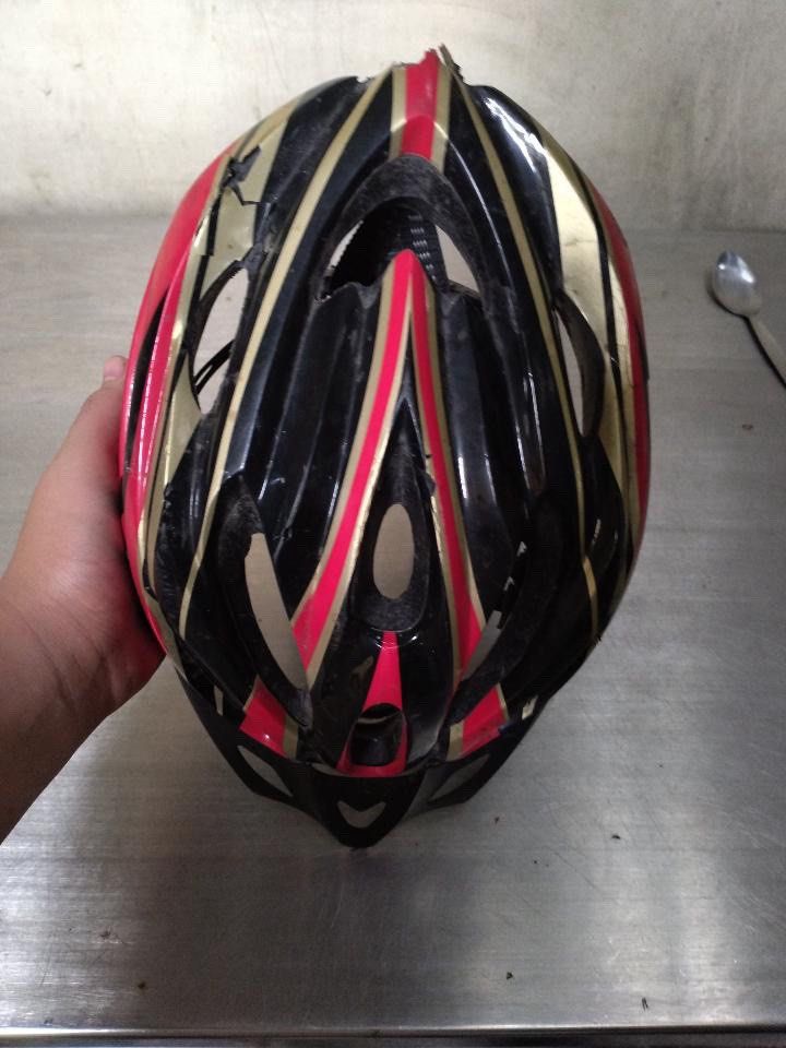 Helmet (Category: Helmets and other Riding Gears) located in Manila. Submitted by jacoblouis (Listing ID 1460715219, Image 3). Description: Pinapabenta ng classmate Valenzuela area.