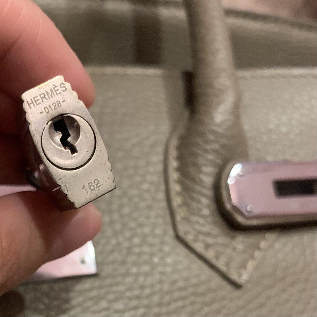 Hermes Birkin35 (Category: Luxury Bags & Wallets) located in Tagum. Submitted by 80bagsph.cemene08 (Listing ID 1460905291, Image 2). Description: .