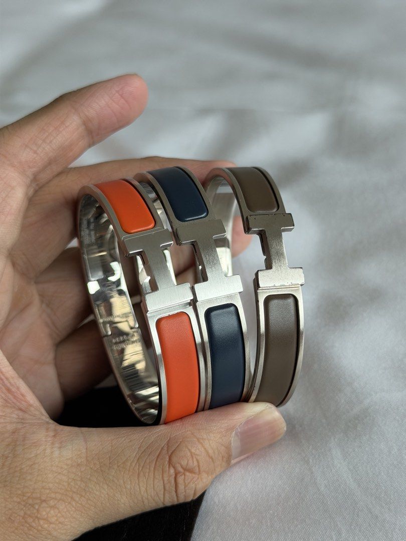 Hermes Clic Clac Matte Men’s (Category: Jewelry) located in Quezon City. Submitted by luxxebro (Listing ID 1460793981, Image 2). Description: Brand New Hermes Clic Clac Matte size T5 Orange Comes with box and dustbag 40,000 Brand New Hermes Clic Clac Matte size T5 Blue Comes with dustbag 40,000 Brand New Hermes Clic Clac Matte size T5 Etoupe Bracelet only 30,000.