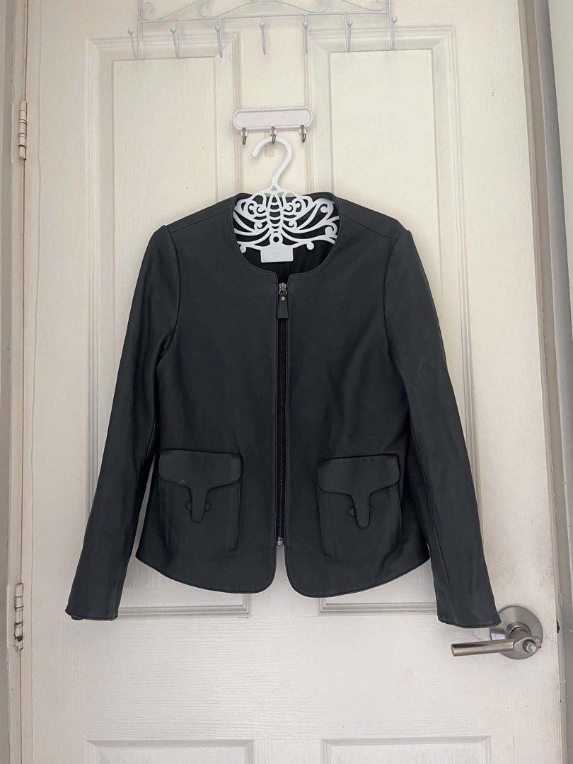 Hermes H Collarless Navy Blue Leather Jacket (Category: Luxury Apparel) located in Muntinlupa City. Submitted by thevintageeditbyashley (Listing ID 1460741828, Image 1). Description: -Size is small, fits xs-medium -Has no more tags -No flaws -The Row, Loro Piana, Loewe, Brunello Cucinelli, Toteme, Delvaux, Valextra, Moynat, Bottega Veneta, Berluti, Kiton, Zegna, Giorgio Armani, Ralph Lauren, Max Mara, Jil Sander, Lemaire, Massimo Dutti, Zara, Tod
