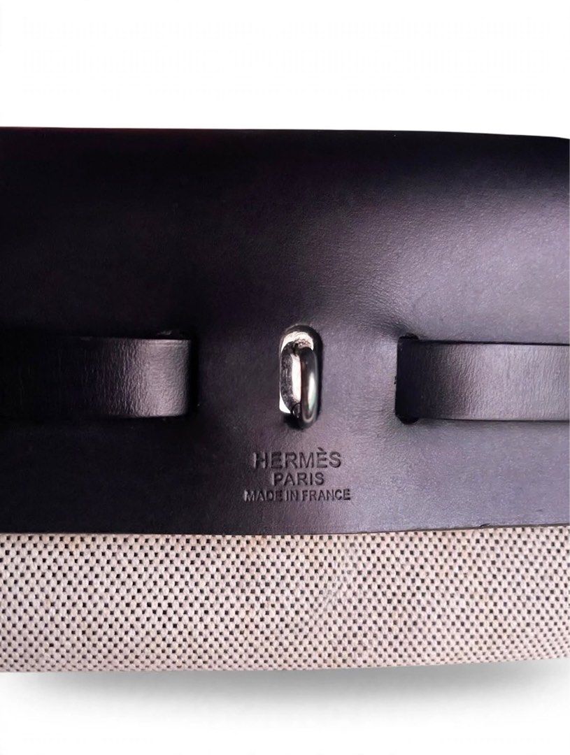 Hermes Herbag30 (Category: Announcements) located in Caloocan City. Submitted by hardestea2026 (Listing ID 1460746927, Image 2). Description: Authenticated h Hermes bag reversible bag. Flaws on the leather straps but all are good. bag no issue. coded and authenticated by a Luxury bag Store. negotiable to those who are really interested we avoid trippers with due respect to all we just making sure we will have a transparent transaction. we can hug