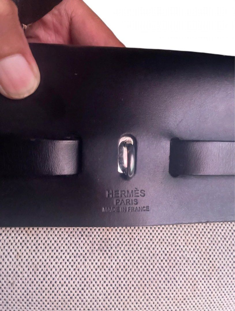 Hermes Herbag30 (Category: Announcements) located in Caloocan City. Submitted by hardestea2026 (Listing ID 1460746927, Image 3). Description: Authenticated h Hermes bag reversible bag. Flaws on the leather straps but all are good. bag no issue. coded and authenticated by a Luxury bag Store. negotiable to those who are really interested we avoid trippers with due respect to all we just making sure we will have a transparent transaction. we can hug