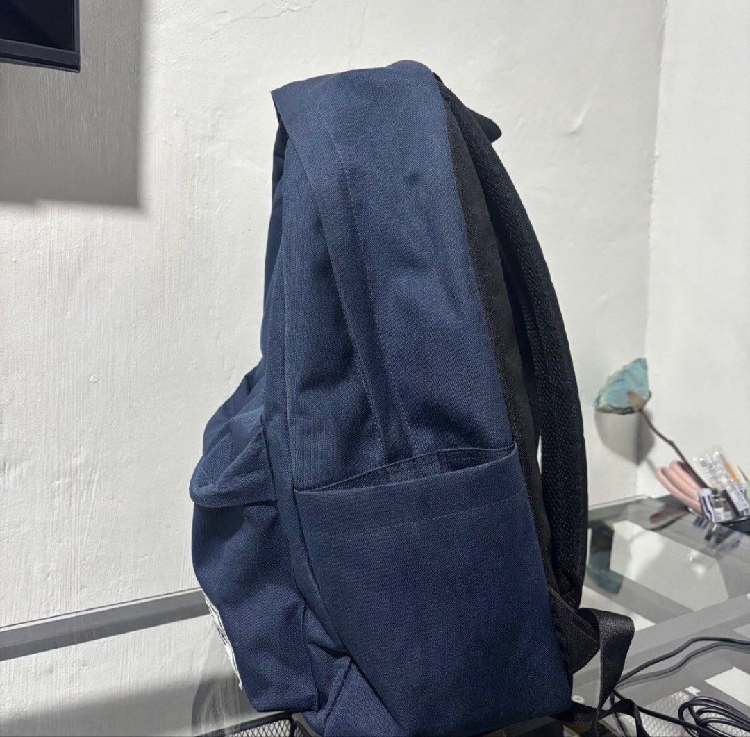 Herschel Classic Backpack XL (Category: Backpacks) located in Santa Rosa. Submitted by stephensk (Listing ID 1460748757, Image 2). Description: 26L - barely used - rfs: bought a new bag - originally bought for 3.2k on a sale - MEETUPS ONLY.