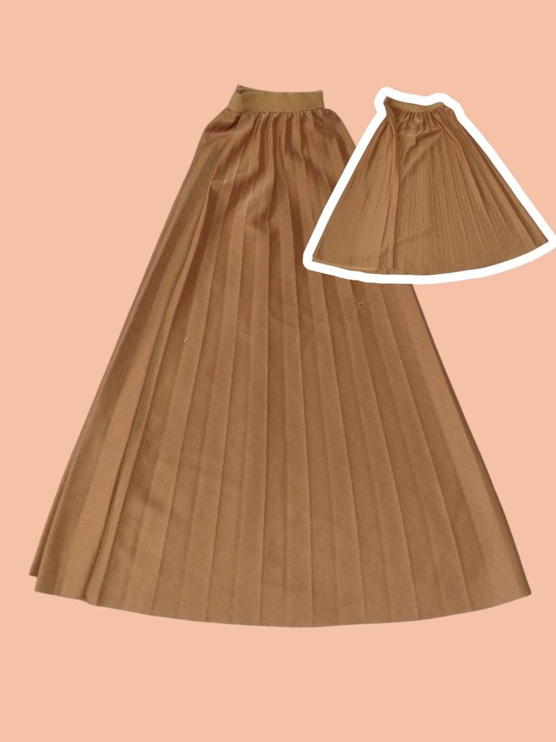 High Waist Pleated Long Skirt (Category: Skirts) located in San Leonardo. Submitted by mr.sell.08 (Listing ID 1460729613, Image 1). Description: High Waist Pleated Long Skirt ✨ Brand new and never worn! 🤍 Elegant high-waist pleated long skirt with a flattering flowy fit—perfect for casual OOTDs, office wear, or dressier occasions. 📌 Condition: Brand New 👗 Style: High Waist • Pleated • Long/Maxi ✨ Easy to pair with crop tops, blouses, or fitted