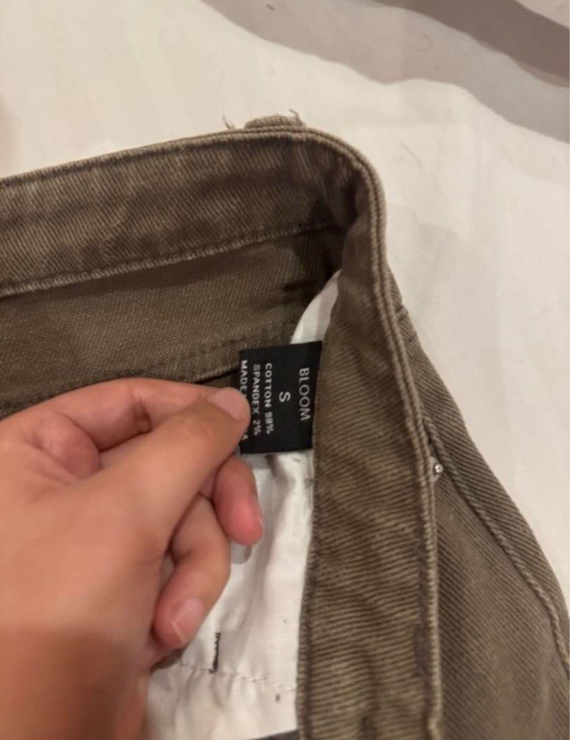 high-waist brown denim pants (Category: Jeans) located in Manila. Submitted by kvenriri (Listing ID 1460850618, Image 3). Description: fits 25-26 waist.