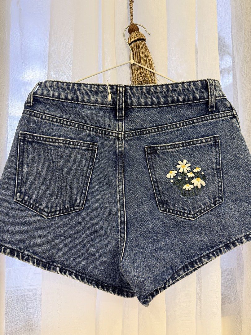 Highwasted shorts (Category: Shorts) located in Las Pinas. Submitted by felicianoh40332 (Listing ID 1460812273, Image 3). Description: Bought from vietnam Unused.