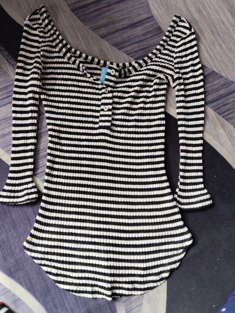 HIP HAPENNING IN THE PRESENT Made in USA (Category: Others Tops) located in Batangas. Submitted by eiwoh5586 (Listing ID 1460788161, Image 3). Description: .