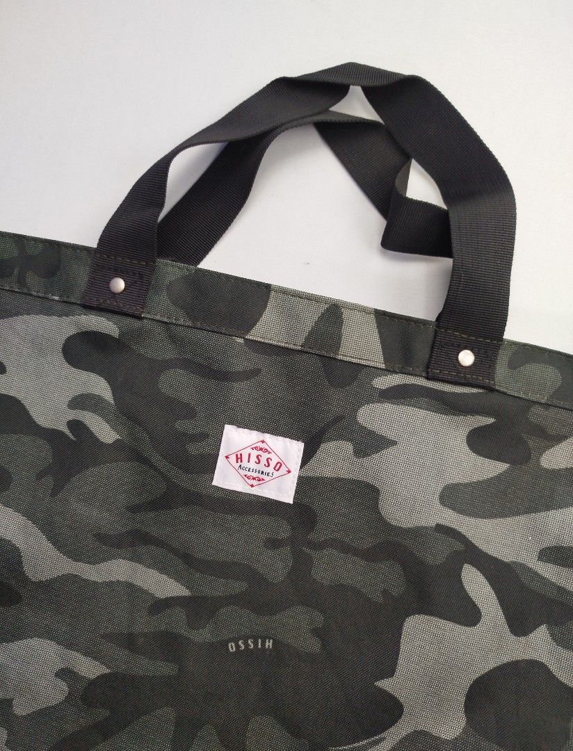 Hisso 2-way Tote/ Backpack (Category: Backpacks) located in General Santos City (Dadiangas). Submitted by reupph (Listing ID 1460901794, Image 3). Description: Hisso green camouflage 2-way tote and backpack Excellent Condition Like new 500+SF.