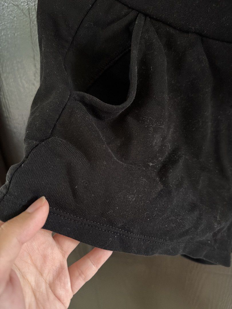 H&M Black Shorts with pockets (Category: Shorts) located in Paranaque City. Submitted by shopnrepeat_ (Listing ID 1460817151, Image 2). Description: size 26-27 *will clean this once sold.