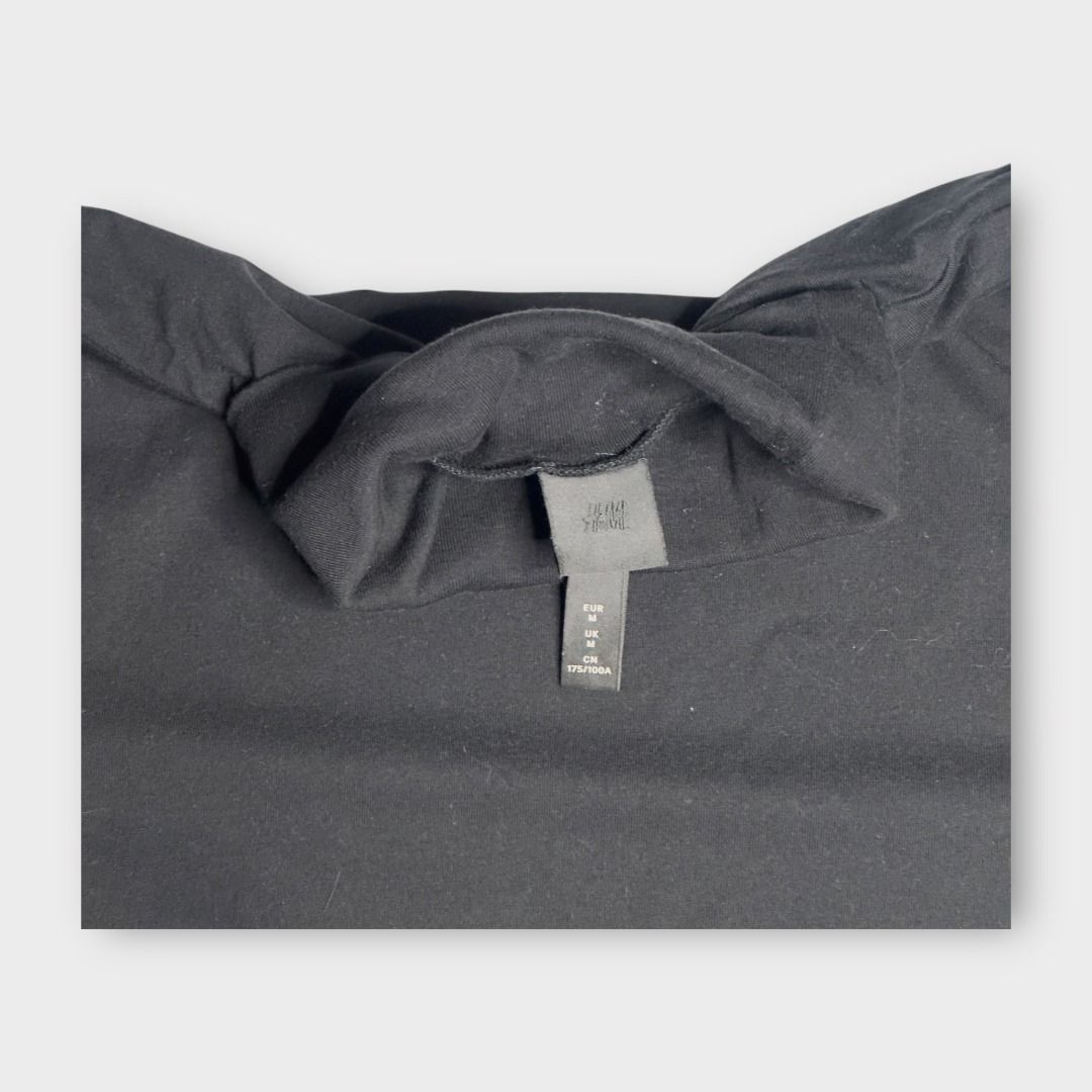 H&M Black Turtleneck (Category: Tshirts & Polo Shirts ) located in Rizal. Submitted by thebargainbin. (Listing ID 1460729040, Image 3). Description: H&M Black Turtleneck Shoulder Width: 17 inches Chest Width: 18 inches Length: 26 inches Best Fits: Small Size on Tag: M Condition: Pristine Issues: none Price: 249 - Color may vary due to lighting - Re-evaluate the description and photos before buying - Items are thrifted/pre-loved so please manage y