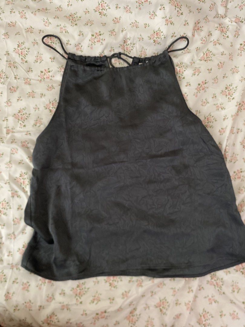 h&m crinkled satin halter top (Category: Sleeveless) located in Caloocan City. Submitted by v6nnies (Listing ID 1460882280, Image 2). Description: h&m crinkled satin top grey halter size xs -s xs on tag fit runs big only worn once kinda low cut on sides (arm hole) last price already! :).