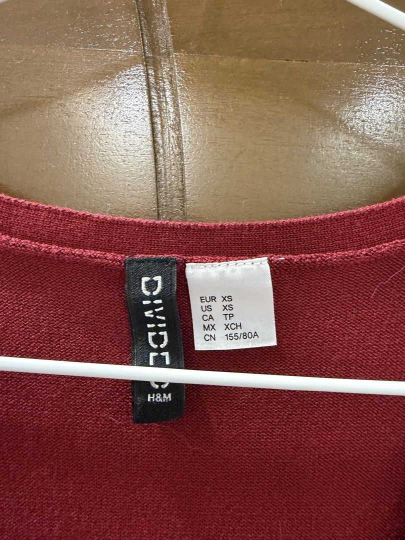 H&m divided botton down (Category: Others Tops) located in Las Pinas. Submitted by felicianoh40332 (Listing ID 1460822630, Image 2). Description: .