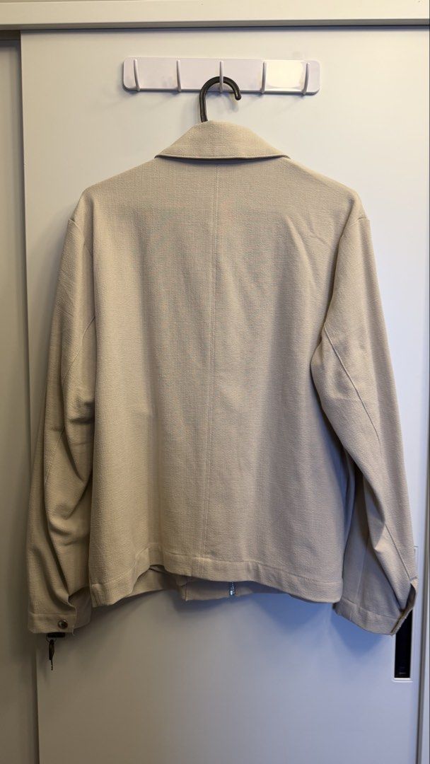 H&M Jacket/Blazer (Category: Coats, Jackets and Outerwear) located in Makati City. Submitted by rarehawk_ed33dd (Listing ID 1460789623, Image 2). Description: Color: Beige.