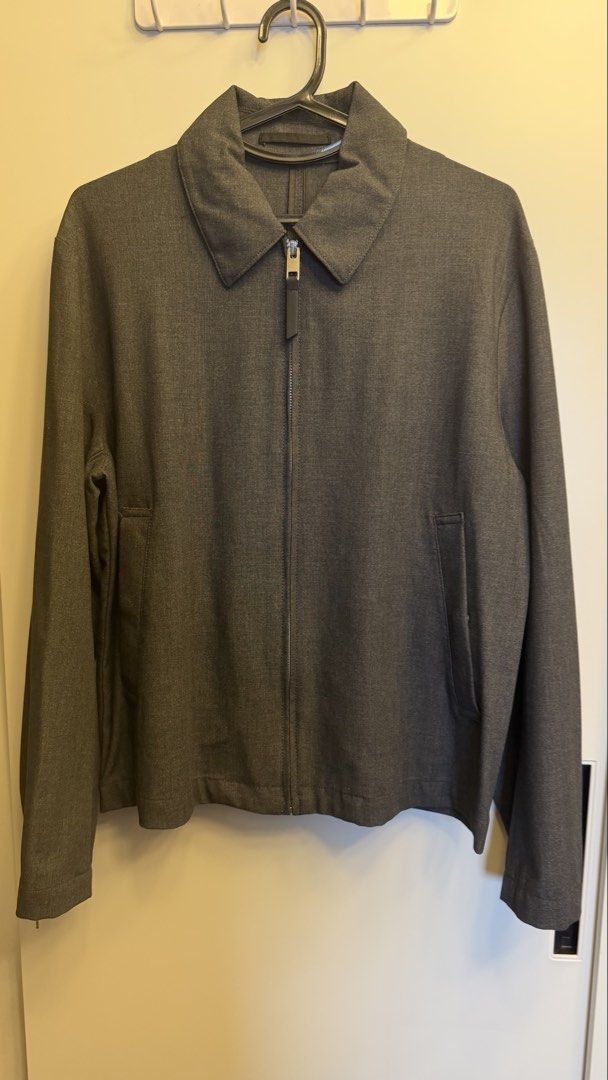 H&M Jacket/Blazer (Category: Coats, Jackets and Outerwear) located in Makati City. Submitted by rarehawk_ed33dd (Listing ID 1460793676, Image 1). Description: Color: Dar Gray.