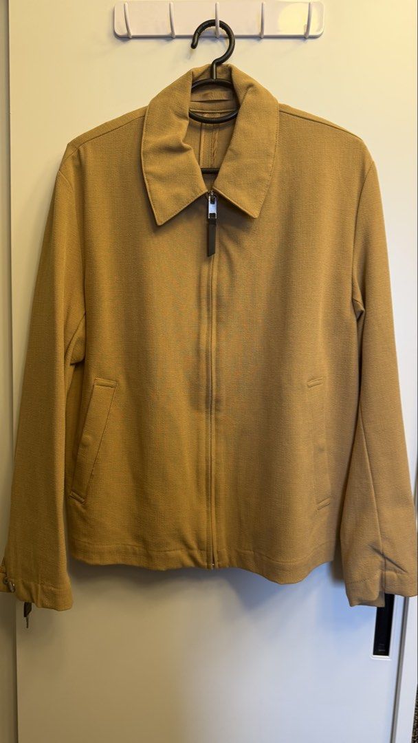 H&M Jacket/Blazer (Category: Coats, Jackets and Outerwear) located in Makati City. Submitted by rarehawk_ed33dd (Listing ID 1460794448, Image 1). Description: Color: Caramel brown.
