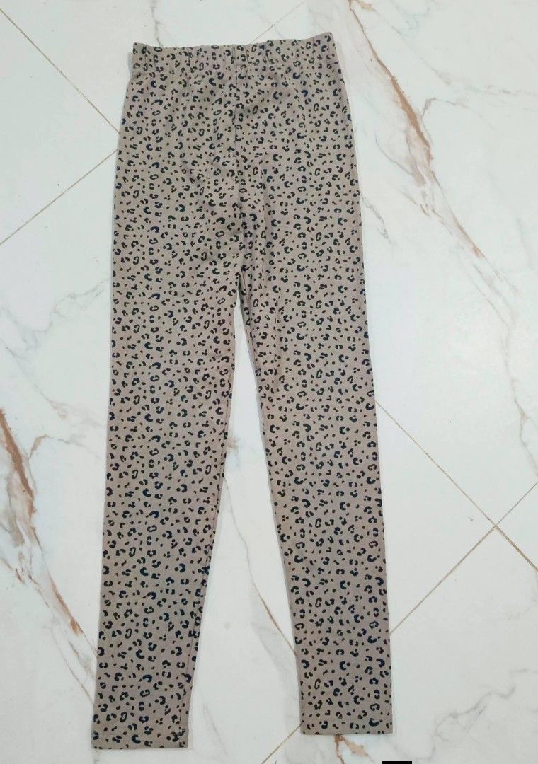 H&M KIDS LEGGINGS (Category: Babies & Kids Fashion) located in Baguio. Submitted by ellromavariety (Listing ID 1460902488, Image 3). Description: H&M Kids Greige Leopard Print Leggings Size: 9-10 on tag Likenew condition Parang never benn used sya. Malinis yung material walang stretced part, lints etc. They are typically made from soft cotton jersey blended with elastane for flexibility and feature a comfortable elasticized waistband. ₱99.